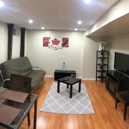 Basement Apartment In Richmond Hill Exteriér fotografie