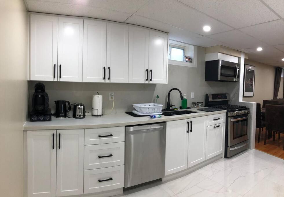 Basement Apartment In Richmond Hill Exteriér fotografie