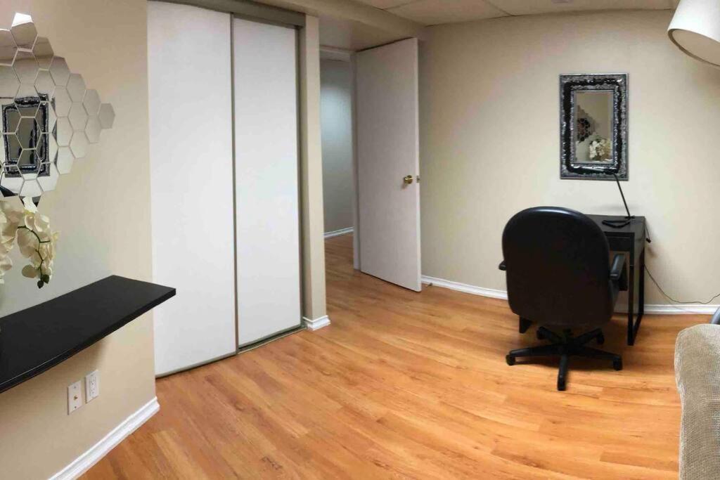 Basement Apartment In Richmond Hill Exteriér fotografie