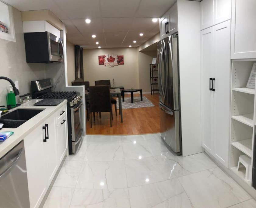Basement Apartment In Richmond Hill Exteriér fotografie