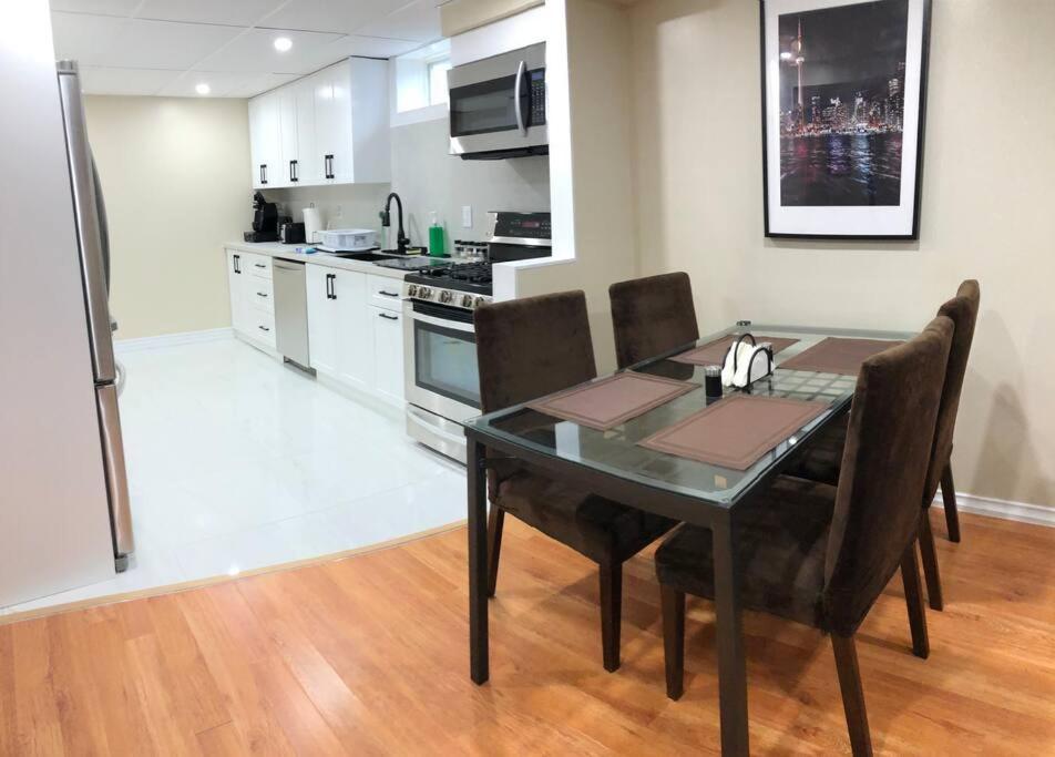 Basement Apartment In Richmond Hill Exteriér fotografie