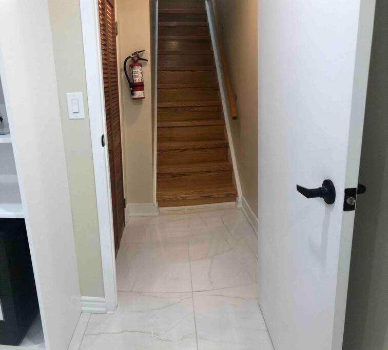 Basement Apartment In Richmond Hill Exteriér fotografie