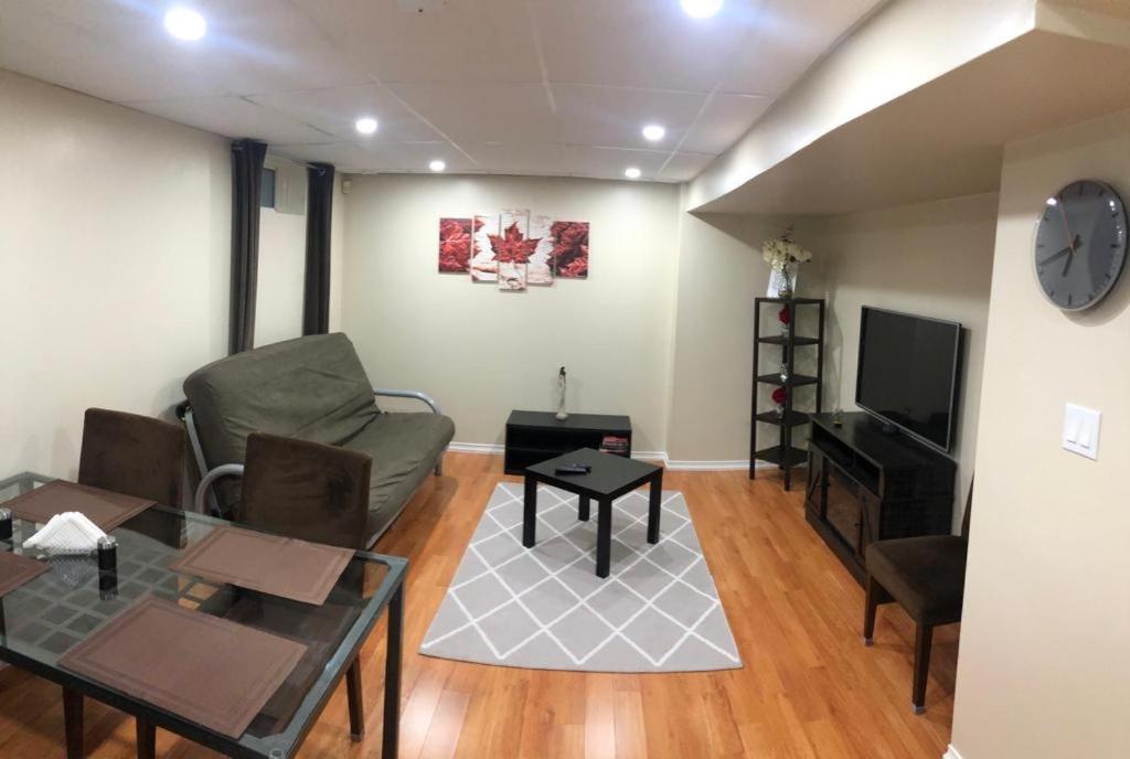 Basement Apartment In Richmond Hill Exteriér fotografie